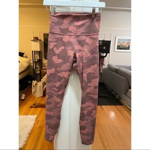 EUC Lululemon Wunder Train 25”, size 6, Rose Camo